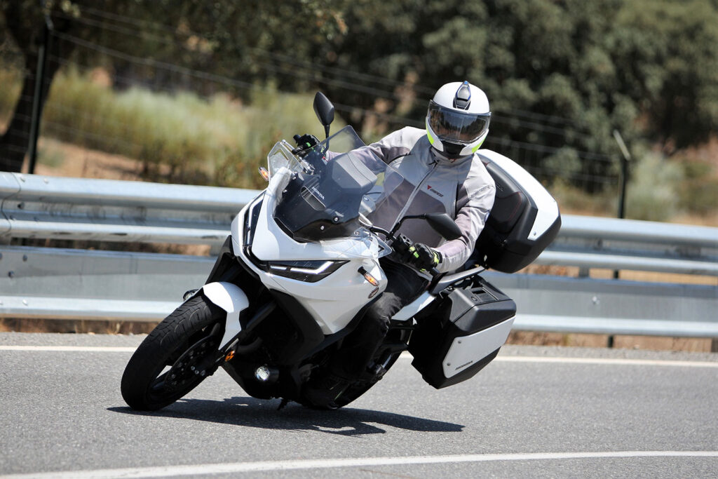 Autoescuela para sacarse el carnet de moto en Valencia