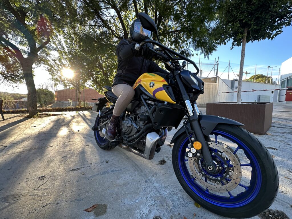 Autoescuela para sacarse el carnet de moto en Valencia profesional